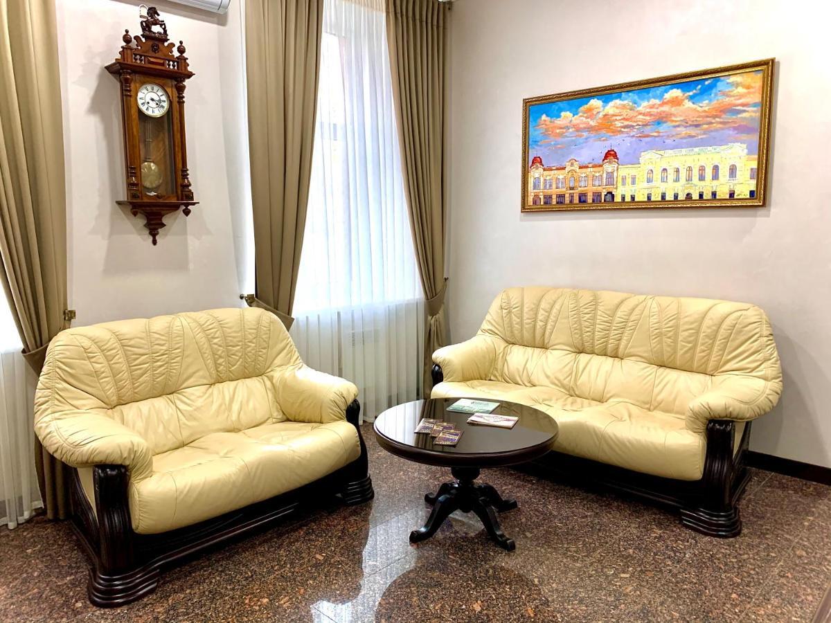 Готель Петрівський クロプィウヌィーツィクィイ エクステリア 写真
